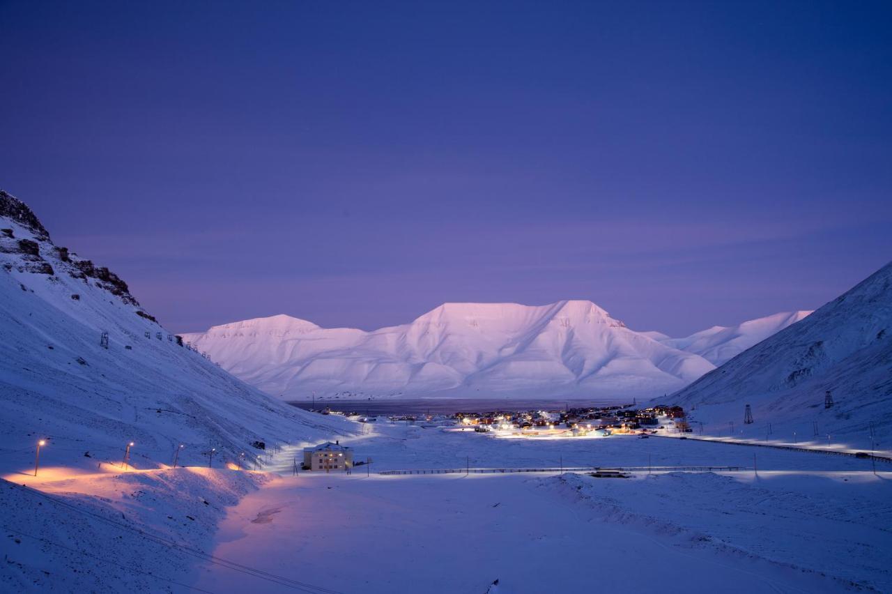 Svalbard Hotell | Lodge Λονγκιαρμπίεν Εξωτερικό φωτογραφία